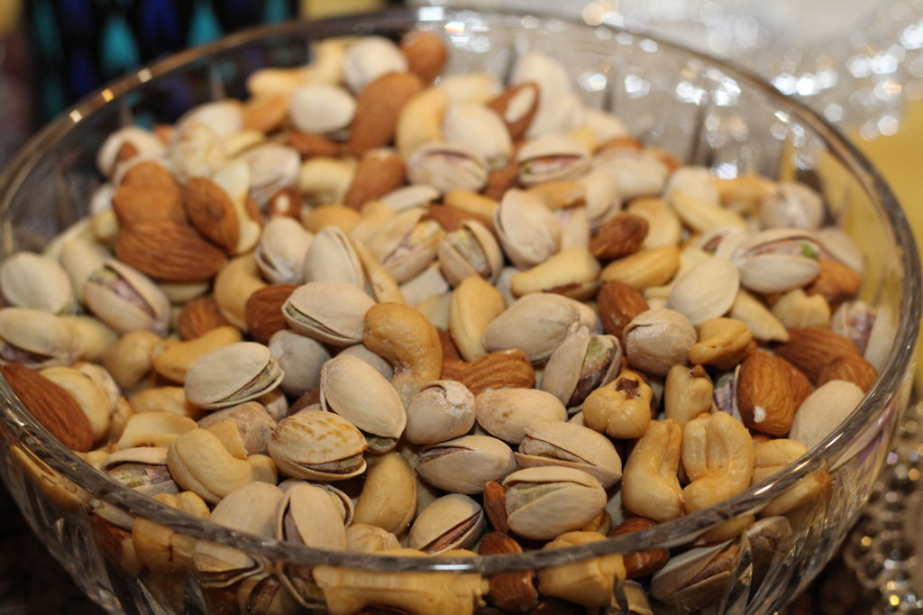 almonds-pistachios-cashews-dried-nuts-86649.jpg